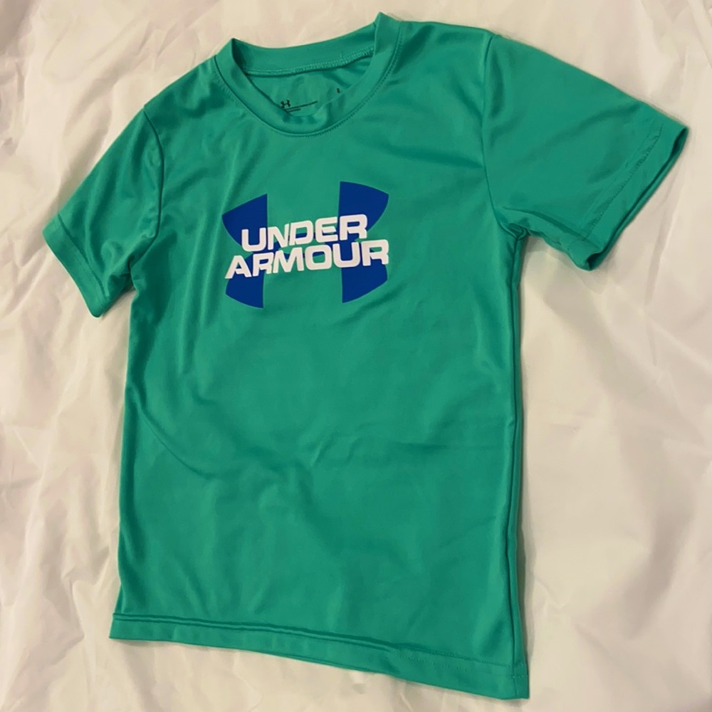 Boys 5t under armour tshirt